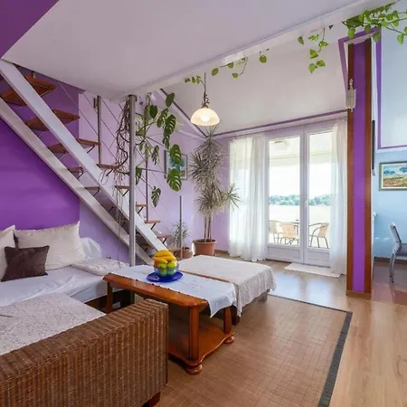 Josephine Comfortable Tatil Evi